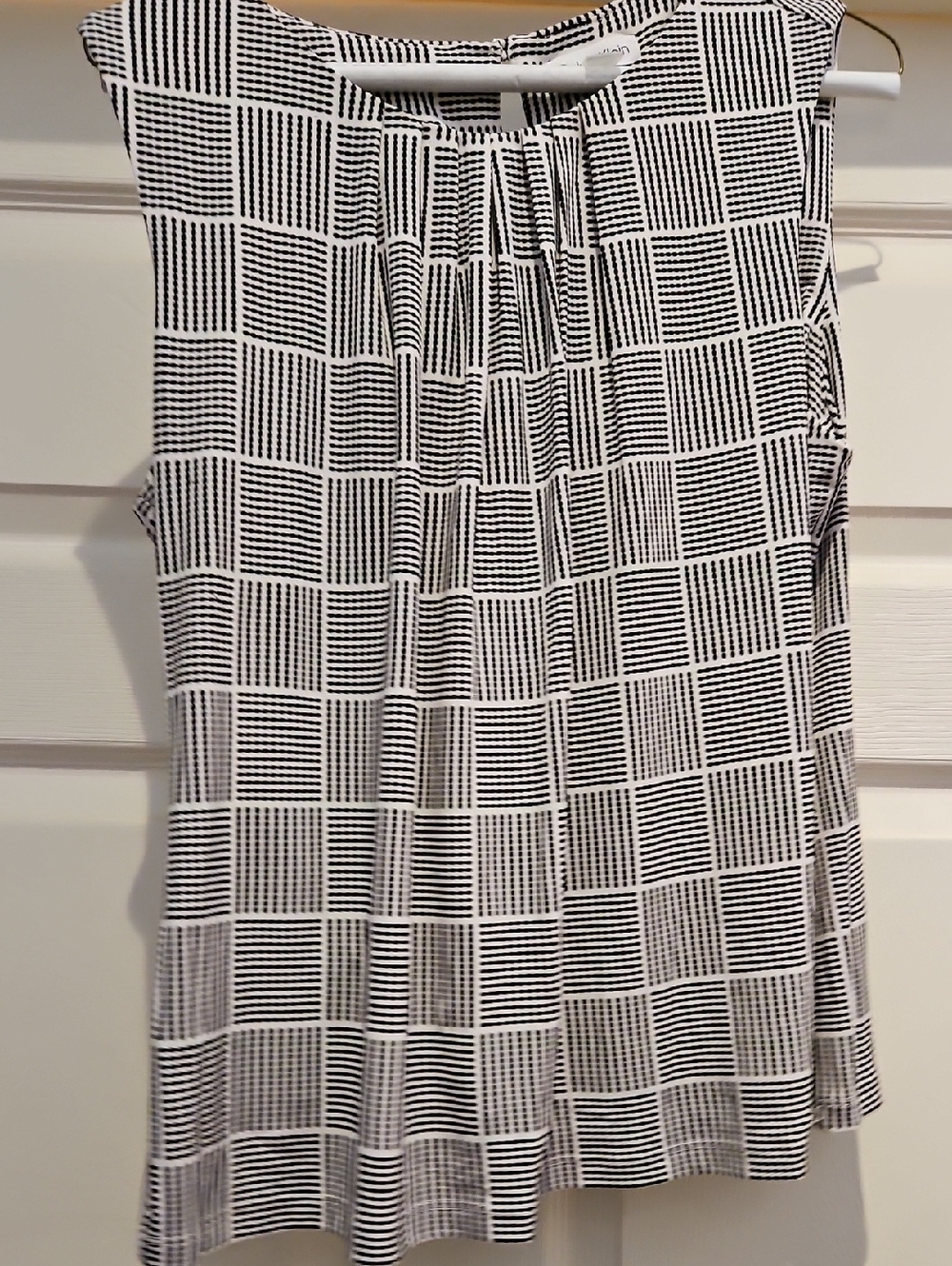Calvin Klein Black and White Patterned Sleeveless Top